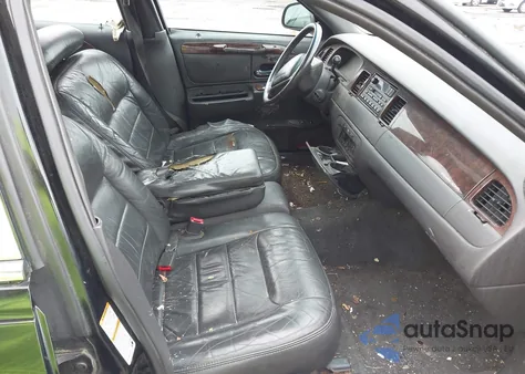 2000 Lincoln Town Car Signature z USA, uszkodzony, nr VIN 1LNHM82W1YY936080